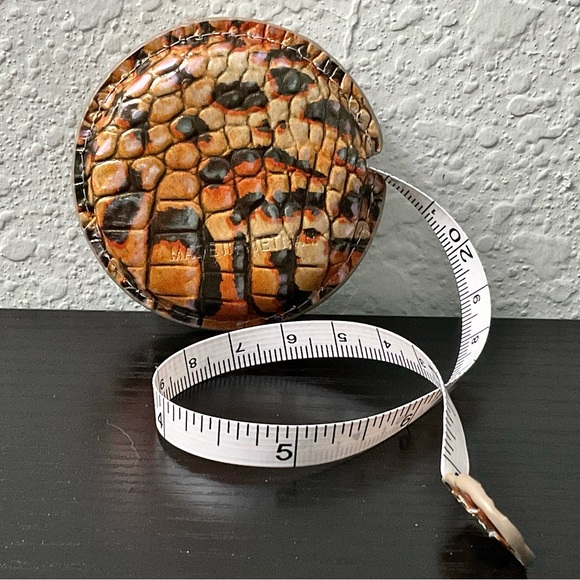 Brahmin LEOPARD CUB MELBOURNE Leather TAPE MEASURE NWOT - Picture 4 of 6